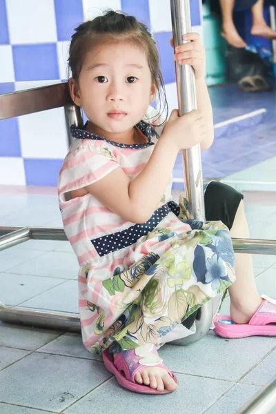 Nahaufnahme Niedlich Klein Asiatisch Mädchen Looking Forward — Stockfoto