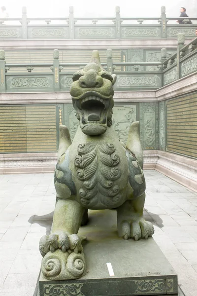 Primer Plano Escultura León Wen Templo Con Niebla Taiwan Jpg —  Fotos de Stock