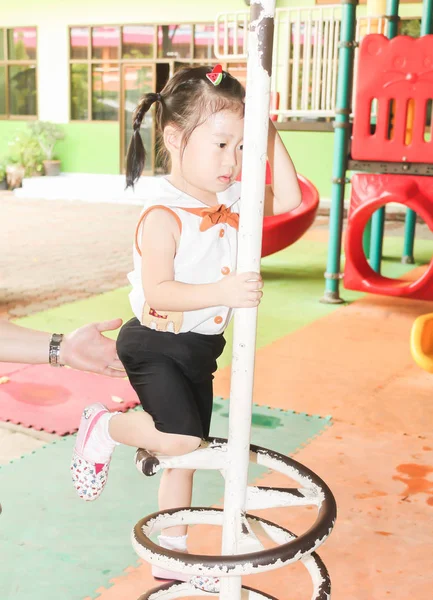 Nahaufnahme Süß Asiatisch Mädchen Spielplatz — Stockfoto