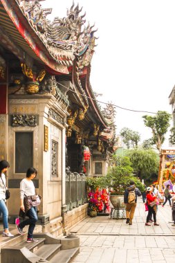 Taipei, Tayvan - 22 Şubat, 2016 süslemeleri Longshan tapınağında fener üzerinde 22 Şubat 2016