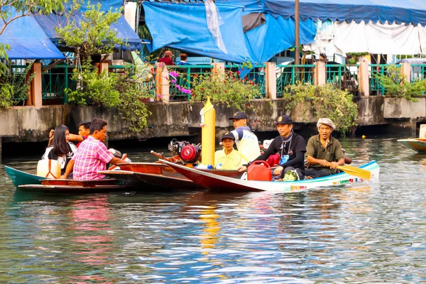Samutsakorn Thailand Close Juli Thaise Mensen Traditionele Paraderen Van Kaarsen — Stockfoto
