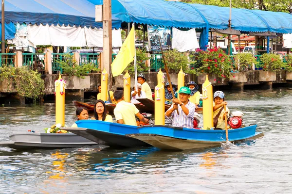 Samutsakorn Thailand July Thai People Boat Parading Traditional Candles Temple — Stock Photo, Image