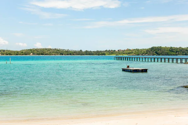 Paisagem Mar Azul Areia Branca Com Céu Azul Tailândia — Fotografia de Stock