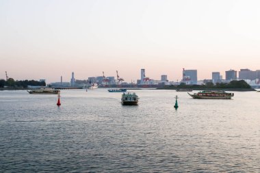 Sumida nehir bakış açısı, Tokyo birkaç tekne görünümü
