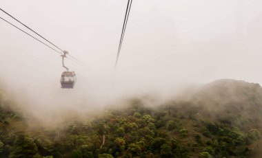 Nongping köyü, Hong Kong 'a sisli Cablecar yolu kapatıldı.
