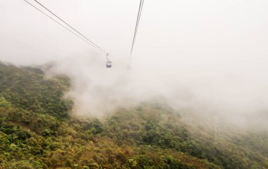 Nongping köyü, Hong Kong 'a sisli Cablecar yolu görünümü
