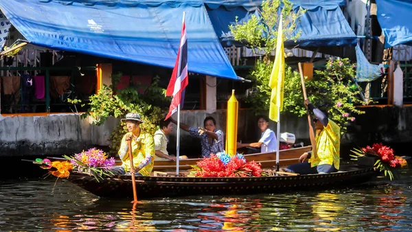 Samutsakorn Tailandia Julio Barco Pequeño Vela Desfile Templo Katumban Samutsakorn — Foto de Stock