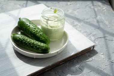 Taze Yeşil Zemin Salatalık Yüz Bakımı Nemlendirici Yüz Maskesi