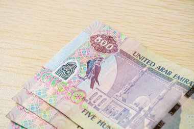 BAE 'nin Kapanışı 500 dirhem para, kağıt para