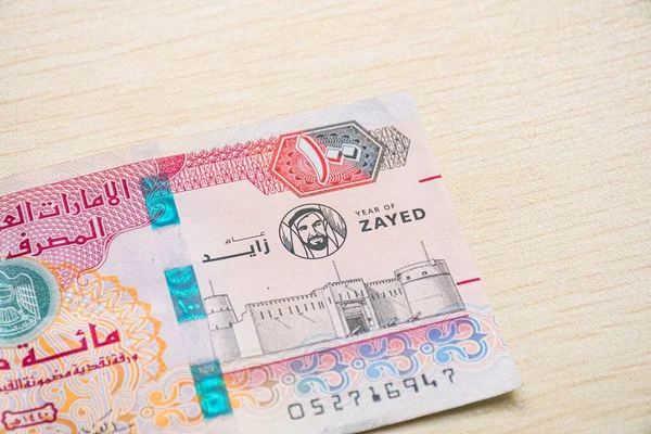 BAE 'nin Kapanışı 100 dirhem para, kağıt para