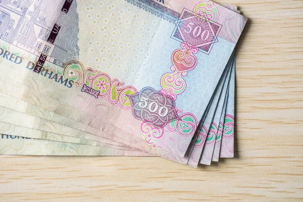 BAE 'nin Kapanışı 500 dirhem para, kağıt para