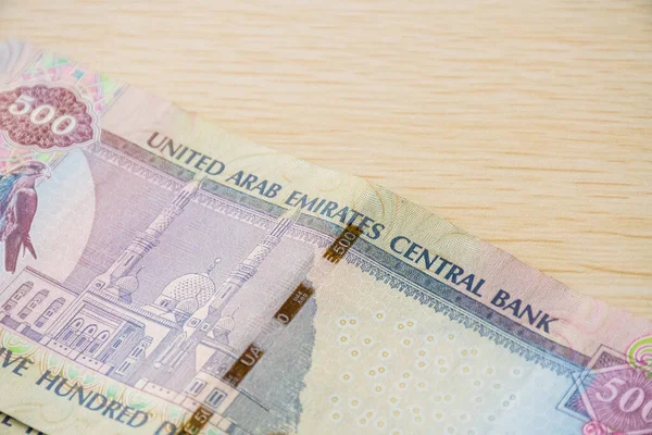 BAE 'nin Kapanışı 500 dirhem para, kağıt para