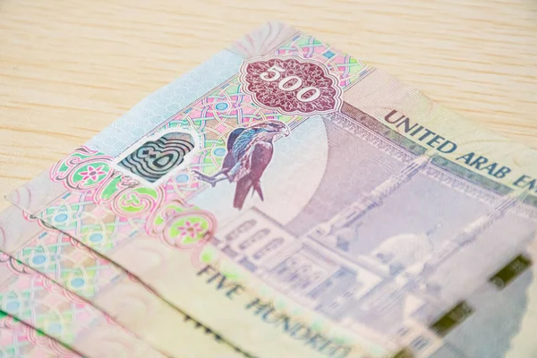 BAE 'nin Kapanışı 500 dirhem para, kağıt para