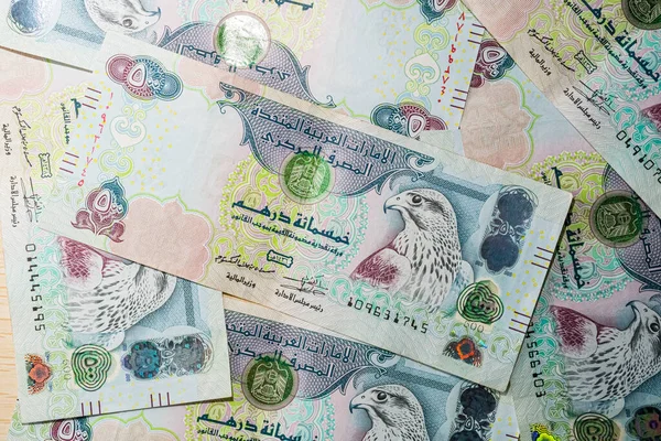 BAE 'nin Kapanışı 500 dirhem para, kağıt para