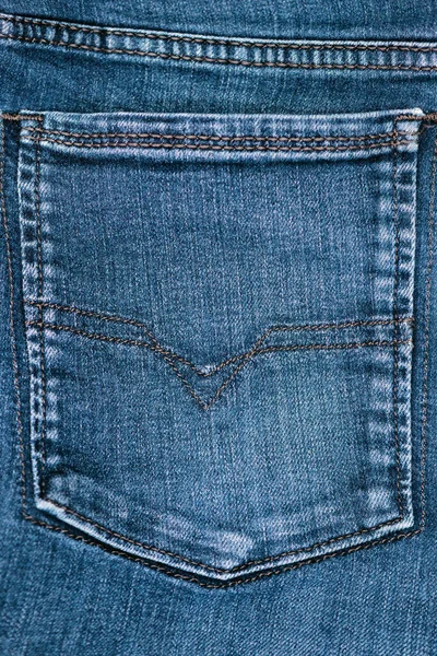 Bliska Widok Niebieski Dżinsowy Kamień Myte Tylne Jeansy Kieszeń — Zdjęcie stockowe