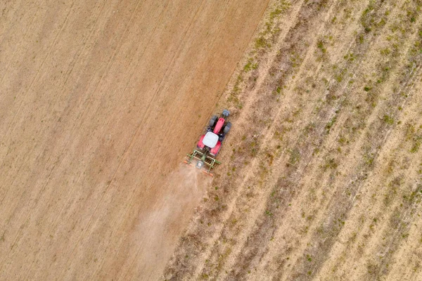 Vista Aerea Drone Trattore Aratura Campo — Foto Stock