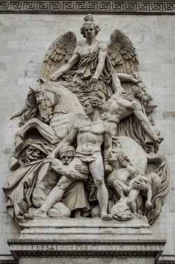 Paris - 10 Temmuz 2014: Arc de Triomphe cephesinde La Resistance heykeli, Antoine tex tarafından.