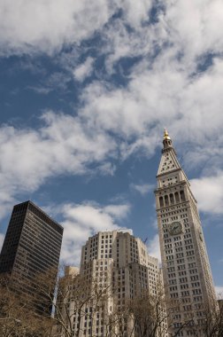 Flatiron binasının yakınında, New York Cityscape 'in dikey görünümü.