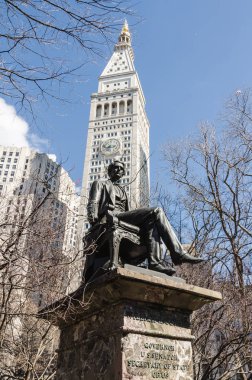 New York-4 Nisan 2017: William Seward heykeli, ABD valisi, Senatör ve Devlet Sekreteri dikey görünümü.