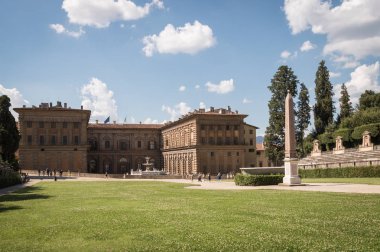 Floransa, Italya-16 Temmuz 2014: sıcak bir yaz gününde Palazzo Pitti cephe