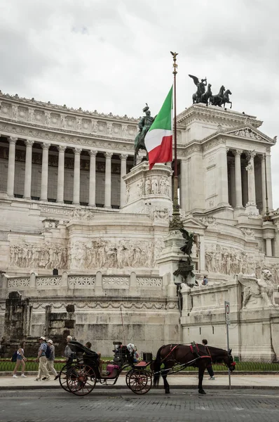 Rome Juillet 2014 Vue Verticale Vittoriano Avec Drapeau Italien Agitant — Photo