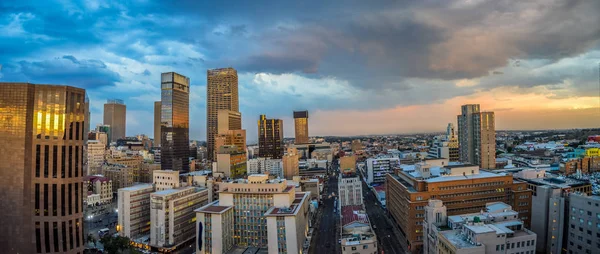 Йоханнесбург город горизонты и его высотные башни и здания — стоковое фото