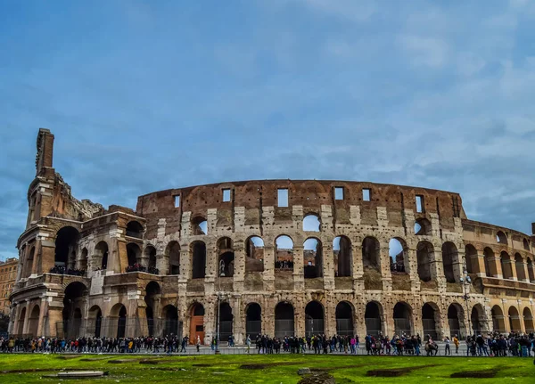 Старого та історичного Колізей в Римі, Італія — стокове фото