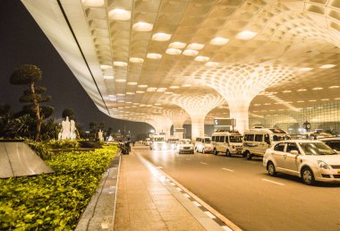 Mumbai International airport gece boyunca güzel dış