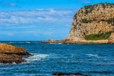 Güzel kayalık Knysna kafaları plaj Western CA Bahçe rotasındaki