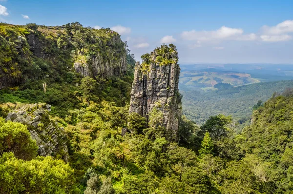 Pinnacle je velmi vysoký kvartzitový Rock ve Sabie Graskop Mpumalanga v Jižní Africe. — Stock fotografie