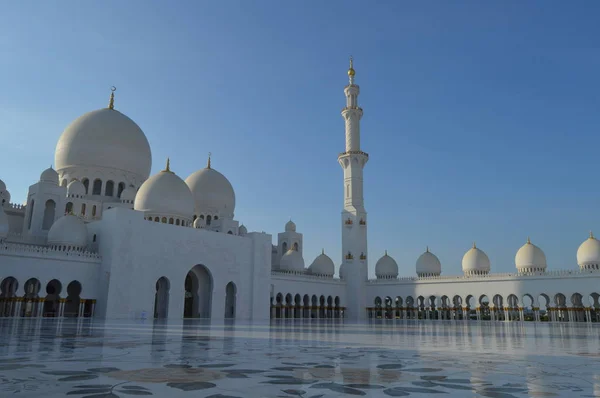 Den stora Sheikh Zayed-moskén i Abu Dhabi Uae — Stockfoto