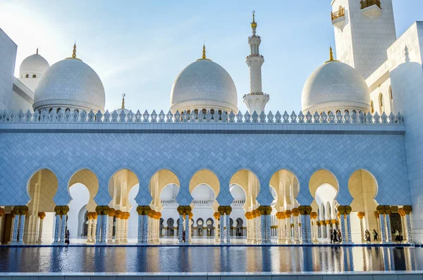 아 부 다 비 아랍 에미리트의 웅장 하 고 장엄한 셰이크 자 이드 모스크 — 스톡 사진