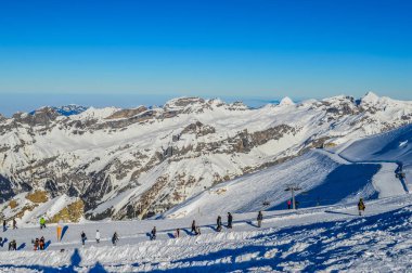 Engelberg yakınlarındaki İsviçre'de Titlis Dağı veya Dağı