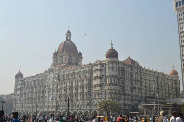 Hotel histórico y moderno Taj Palace en Mumbai Maharashtra India — Foto de Stock