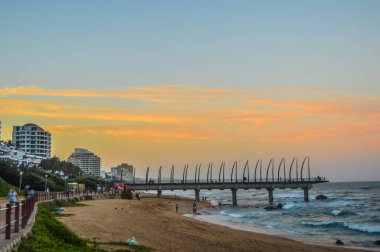 Umhlanga Gezinti İskelesi. Kwazulu Natal Durban Kuzey Afrika 'da bir balina iskelesi.