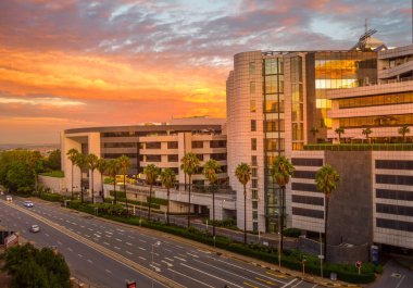 Günbatımında Güney Afrika Sandton Johannesburg 'daki şirket ve finans büroları