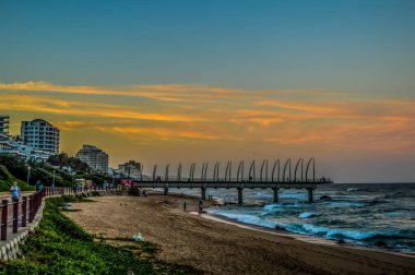 Umhlanga Gezinti İskelesi. Kwazulu Natal Durban Kuzey Afrika 'da bir balina iskelesi.