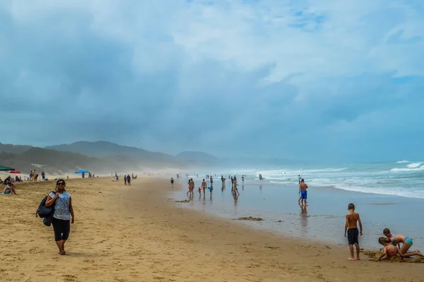 Personas Relajantes Tomando Sol Hermosa Prístina Playa Cabo Vidal Santa — Foto de Stock