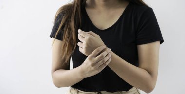 Beyaz arka plan üzerinde el acı acı kadın genç ofis.