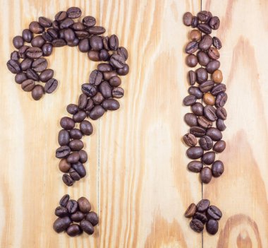 Grunge ahşap arka plan üzerinde kahve. kahve çekirdekleri