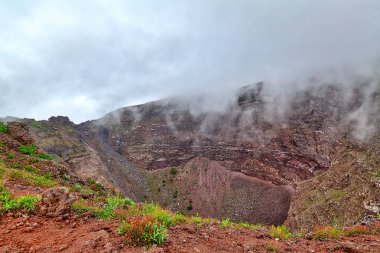 Hala faal yanardağı Vezüv İtalya Napoli yakınındaki bir zam üzerinde güzel doğa ve inanılmaz manzara keşfedeceksiniz