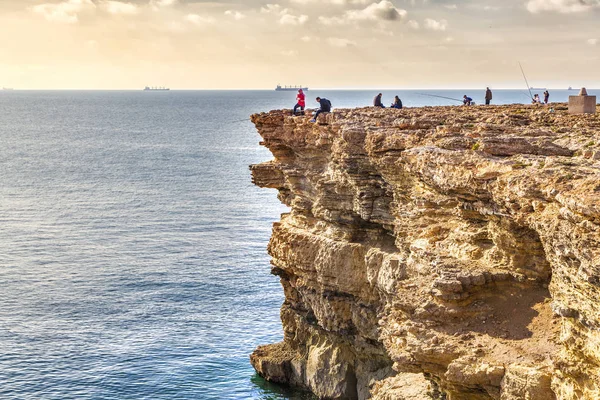Atlas Okyanusu'nda vahşi romantik sahilde yakın: El Jadida Fas kalın kayalıklarla ve muhteşem manzaralı denize