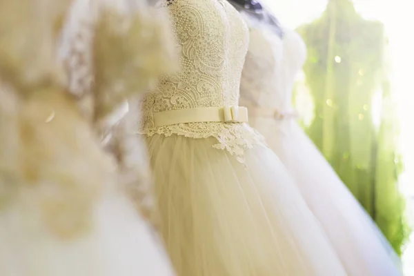 Свадебные Платья Свадебном Салоне — стоковое фото