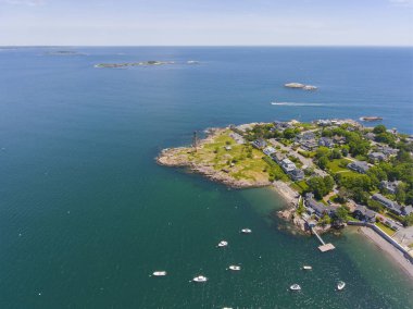 1835 'te inşa edilen Marblehead Deniz Feneri' nin havadan görünüşü Marblehead, Massachusetts MA, ABD 'deki Marblehead Neck kasabasında..
