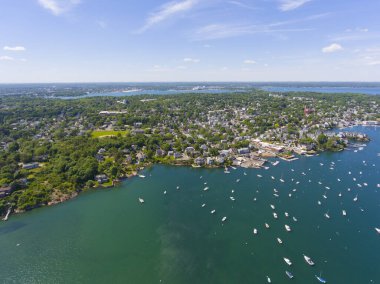 Marblehead şehir merkezi ve Marblehead Limanı 'nın havadan görünüşü, Massachusetts MA, ABD.