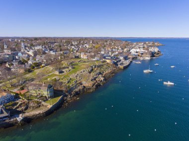 Marblehead Limanı 'ndaki Crocker Parkı ve şehir merkezi hava manzarası, Marblehead, Massachusetts MA, ABD.