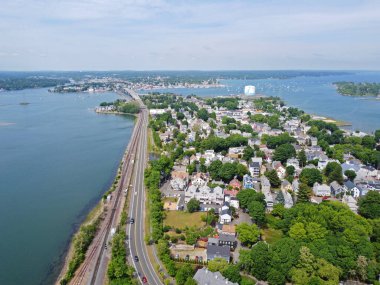 Salem tarihi şehir merkezi ve Salem Harbor 'un ABD' deki Massachusetts MA kasabasındaki hava manzarası.. 