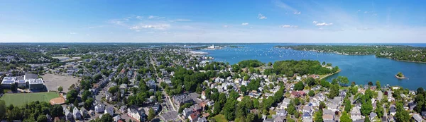 美国麻萨诸塞州塞勒姆市塞勒姆历史城区和塞勒姆港的空中全景 — 图库照片