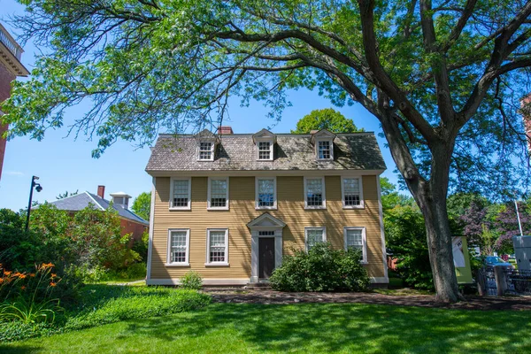 Crowninshield Bentley House ve Gürcistan stili 126 Essex Caddesi, Salem, Massachusetts MA, ABD 'nin tarihi şehir merkezinde. Bu ev artık Peabody Essex Müzesine ait.. 