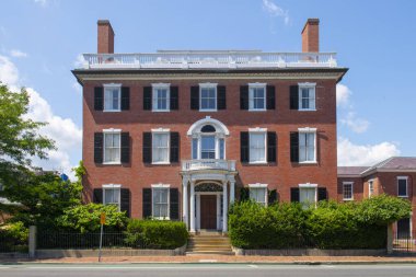 Andrew Safford House, Salem, Massachusetts MA 'nın 13 Washington Square West' te federal tarzda yaşıyor. Bu bina Peabody Essex Müzesi 'ne ait.. 